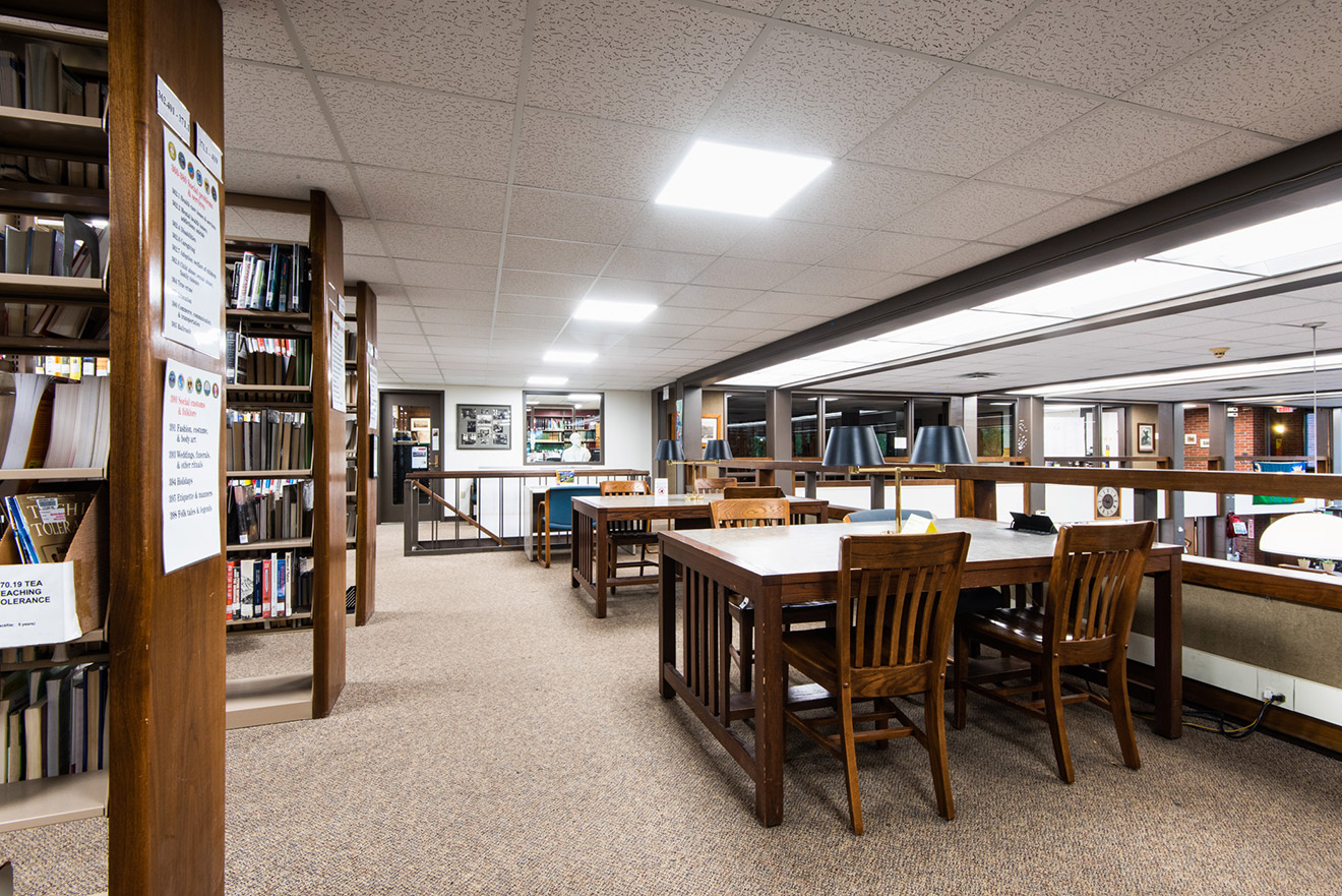 Brooks Memorial Library - built by GPI Construction Inc. Vermont's best commercial construction builders - reading room with tables